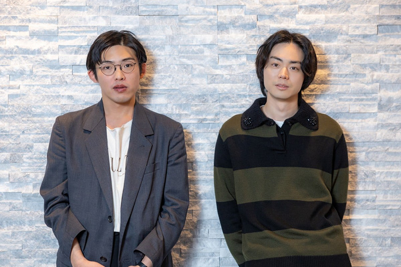 (左より)君島大空、菅田将暉　撮影：田中達晃(パッシュ)